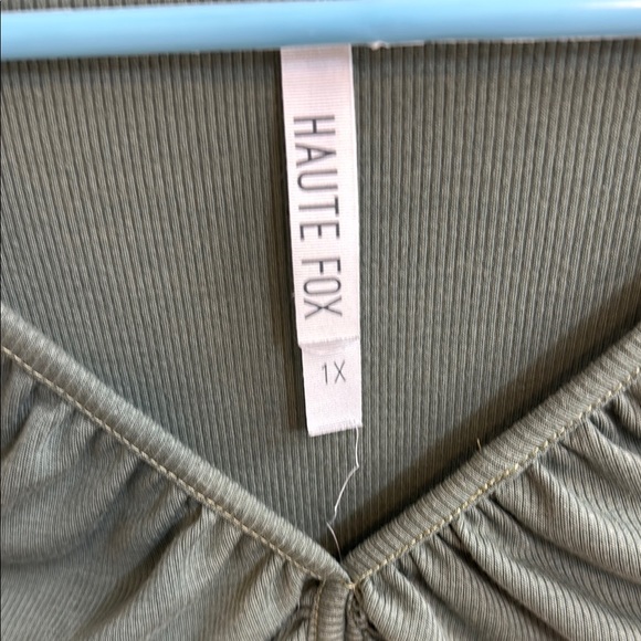 Women's Ruched Top - Picture 2 of 4